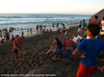 Primer chapuzón del año en la playa pública cerca de Fort Ilocandia